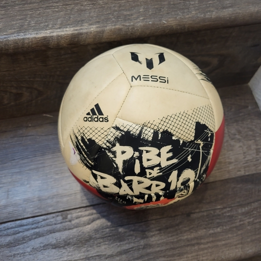 Messi Adidas soccer ball size 4 - Picture 2 of 3